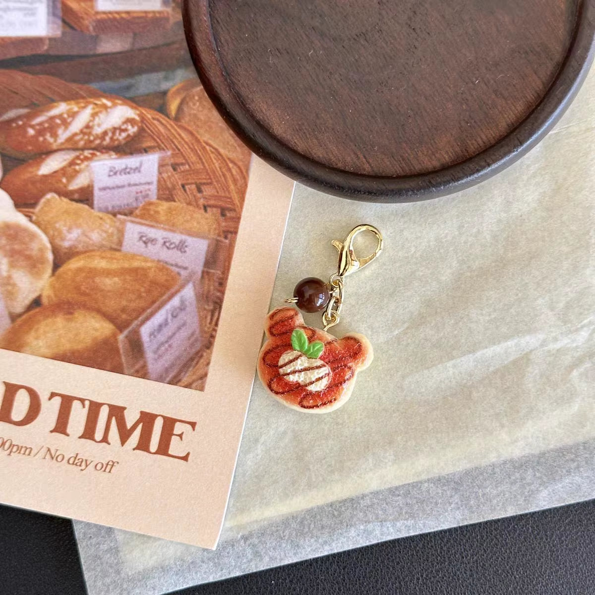 Creative Croissant and Coffee Design Keychain Cute Cake Bag Pendant Keyrings Kawaii Mini Resin Food Series Car Keys Accessorie