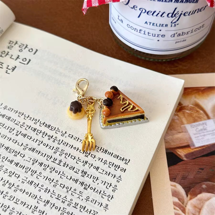 Creative Croissant and Coffee Design Keychain Cute Cake Bag Pendant Keyrings Kawaii Mini Resin Food Series Car Keys Accessorie